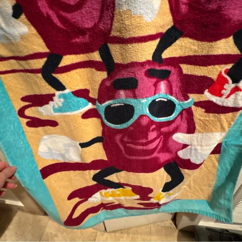 VINTAGE 1987 California Raisins Beach Towel VTG 58